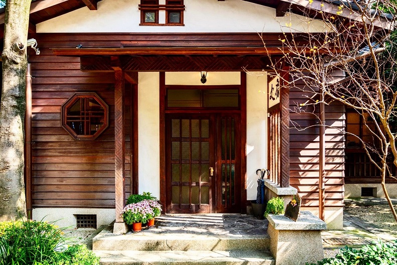 「文房」原是日據末期的「幸町日式宿舍」,建築保留當時流行的設計風格。頂新和德文教基金會提供