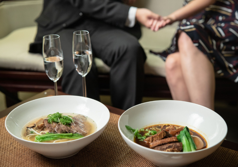 據說條通的日本酒客一喝完酒，都有再嗑一碗熱呼呼拉麵的習慣。台北晶華酒店提供。