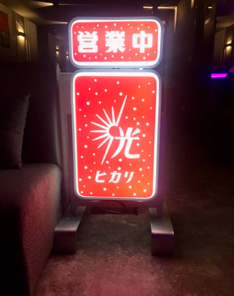 「晶・華燈初上」活動管家將帶領民眾遊覽片中人氣場景，並協助留影紀念。台北晶華酒店提供。