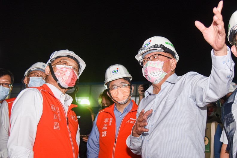 行政院長蘇貞昌視察屏東榮總新建工程進度。