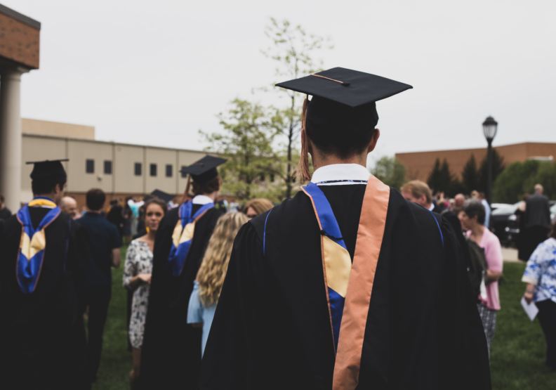 大學畢業後一直想考研究所深造，幸好遇到了生命中的貴人，僅為情境配圖。圖片來自unsplash