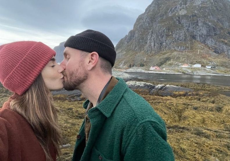 莉莉柯林斯和老公都是熱愛戶外活動的人，而她也和大家分享他們是如何相遇的，取自@lilyjcollins instagram。