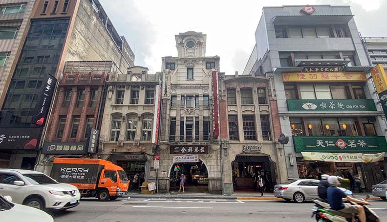 衡陽路58號的全祥茶莊,日本時代是和泉時計。魚夫提供。