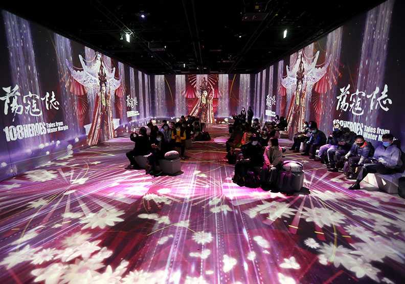 當代傳奇劇場膾炙人口的舞台劇《蕩寇誌》，將梁山泊108好漢的悲劇故事搬上舞台。按照編劇張大春的解讀，水滸眾人皆是苦苦追求一個歸宿而無法如願，宋徽宗醉心藝文卻要治理國家，名妓李師師戀慕燕青而對方只效忠大哥，宋江征戰四方渴求朝廷認同，最後卻被御賜一杯毒酒，死前只能悲呼：「寧天下人負我，我不負天下人！」張智傑攝