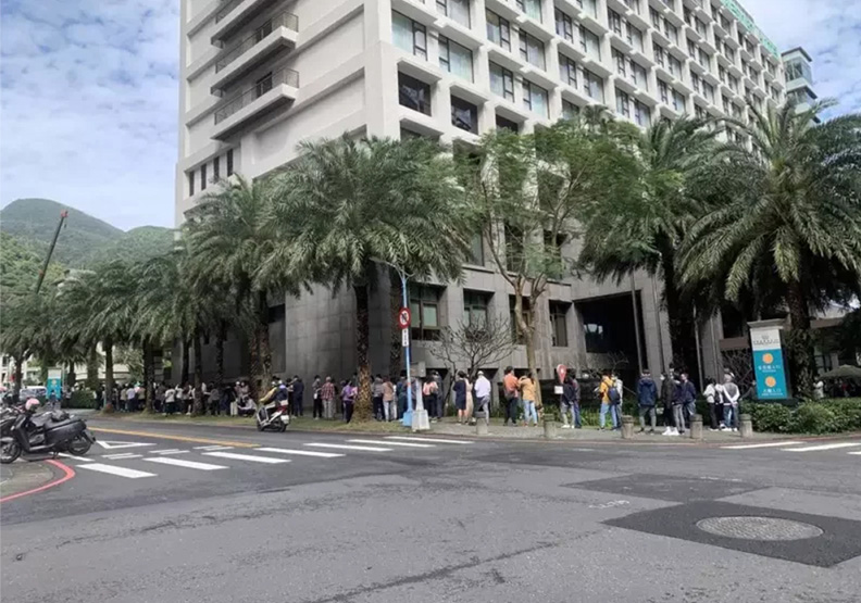 宜蘭礁溪鄉某五星級飯店傳出男櫃檯人員確診，她的女友今天篩檢結果也染疫，衛生單位正擴大進行篩檢。圖片來源／聯合新聞網