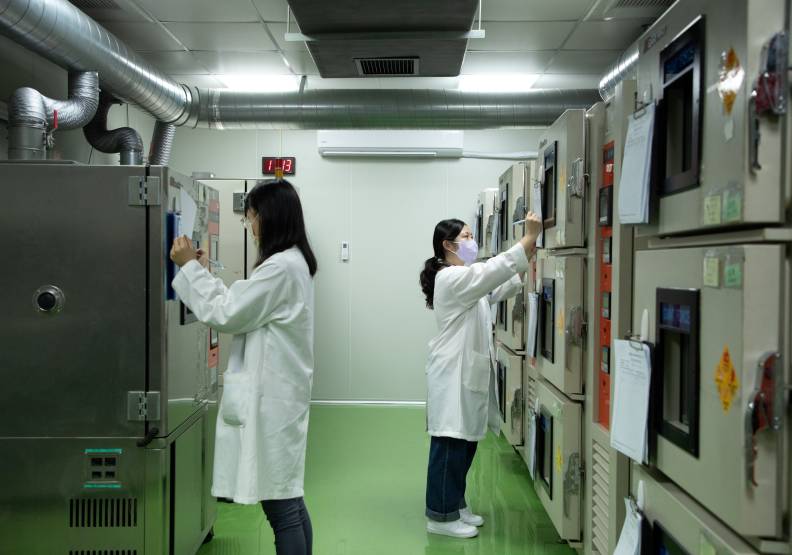 信東生技的含硼藥物,是BNCT治療不可或缺的要角(圖為信東生技實驗室)。池孟諭攝