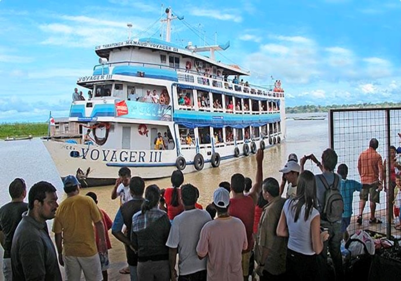 巴西Bradesco配備衛星通訊的Voyager號亞馬遜渡輪分行。Image credit: Banco Bradesco