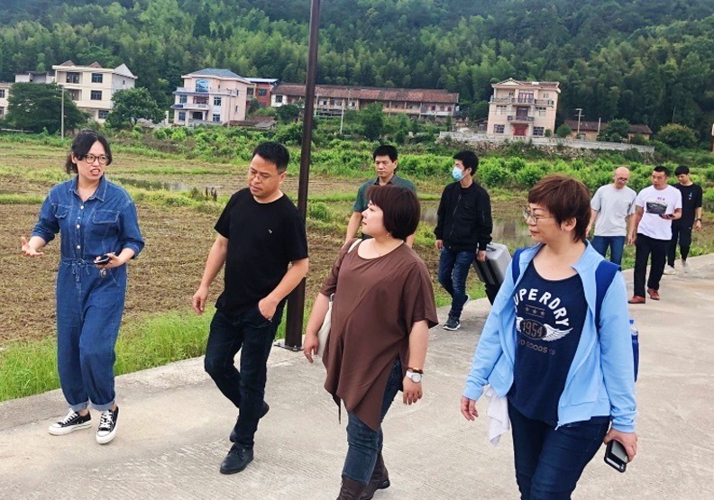 台灣團隊前往田野調查。福建橙翔文化旅遊發展有限公司提供