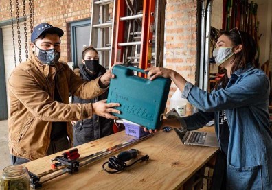 只用一次的工具又貴又佔空間！芝加哥這家「工具館」讓有需要的人，去「借」就好