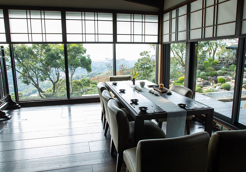 建築方位選擇坐北朝南,避開北風,面向陽光,達到冬暖夏涼之效。池孟諭攝