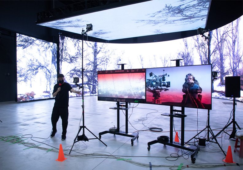 位在世新大學、全台最巨大的智能攝影棚。池孟諭攝