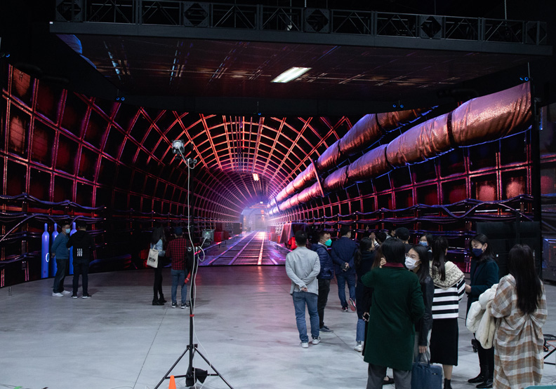 位在世新大學、全台最巨大的智能攝影棚。池孟諭攝