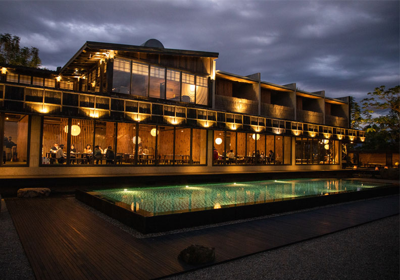 號稱台中最美餐廳—飛花落院。