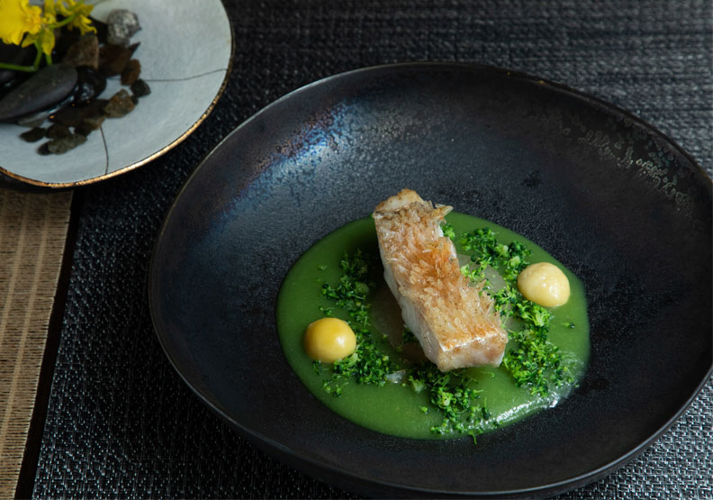 出餐也會留意,譬如上菜的盤子必定加溫,讓料理上桌保持溫度。池孟諭攝