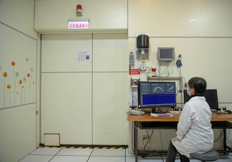 周鳳英老師從不缺席,只要有病人到清大治療,一定可以看到她的身影。池孟諭攝