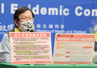 居服員「陪長者打新冠疫苗」有加碼津貼，每案200元、24萬人可受惠