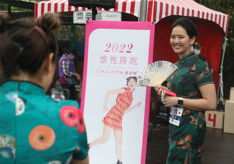 為了讓年輕女性也願意穿旗袍，「旗袍同好會」特別策劃一場別出心裁的旗袍路跑，讓旗袍年輕化。蘇義傑攝