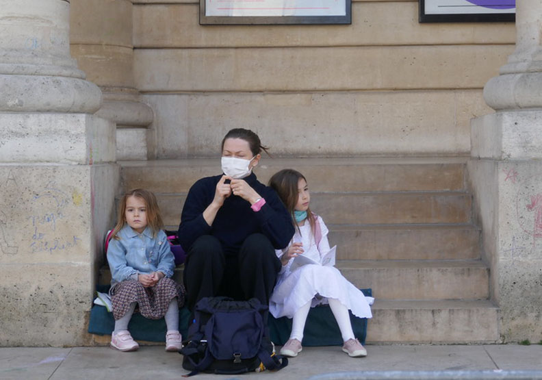 傳統咖啡館沒落的跡象早在COVID-19疫情前就已開始。Flickr by Jeanne Menjoulet