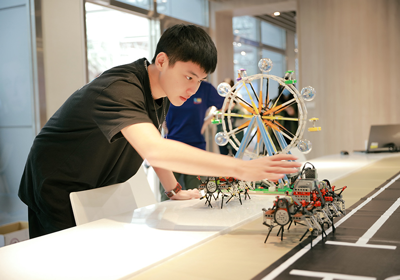 圖 /明新科大以智慧生活、健康樂活與永續環境三大應用情境領域做為人才培育重點︒