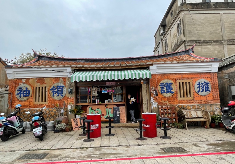 陽翟老街上的小店很多經營者都是女生。圖片由陳美伶提供