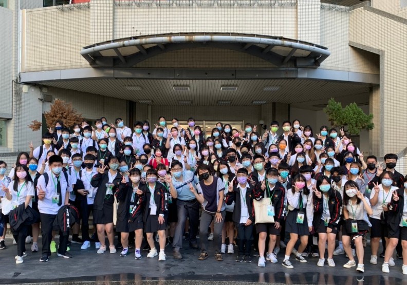 圖 / 中國醫藥大學開放大學校園資源，辦理高中營隊，幫助高中生探索興趣。
