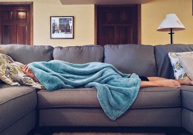 老化會剝奪70％的深層睡眠！晨間運動時戴上「這個」，調整長者作息