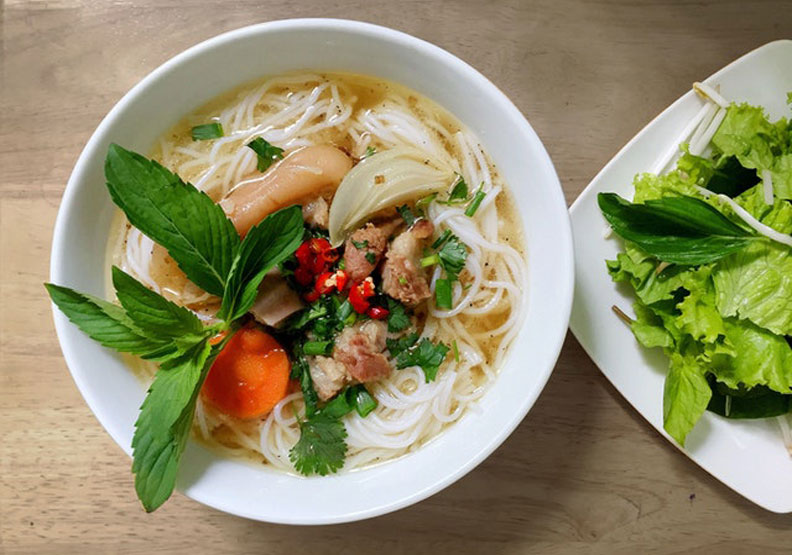 九層塔的功用非常多,舉凡感冒頭痛、胃腸脹氣、腸炎腹痛、胃痛,消化不良、便秘、嘔吐、胃抽筋、解毒等皆可緩解。Pexels by JAN N G U Y E N