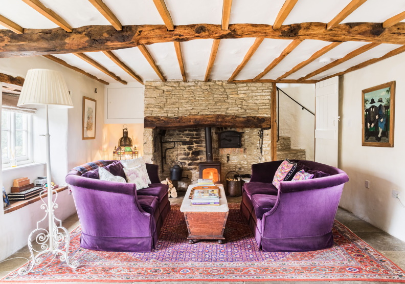 古老水仙小屋結合中性調性與大膽色彩,室內設計獨具一格。圖片提供/Airbnb