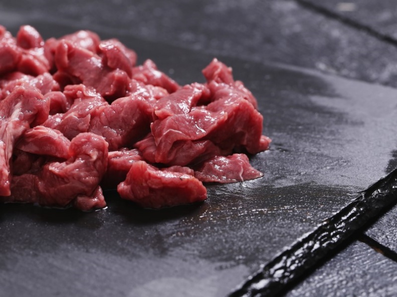 牛隻宰殺後6-8小時內的肉才能稱為溫體肉。農業兒童網提供