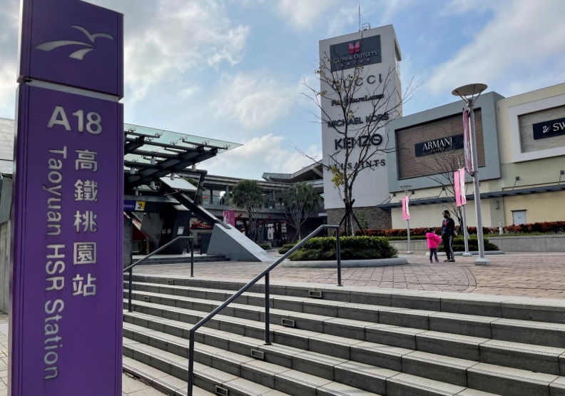 在各項基礎建設陸續完善下,桃園青埔吸引外縣市大量青壯年人口移入定居,甚至落地生根。交通部提供。