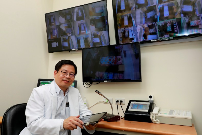 護理系楊政議主任表示，大葉打造的臨床情境技能中心（OSCE）讓學生可以在學校就直接跟醫院環境無縫接軌。