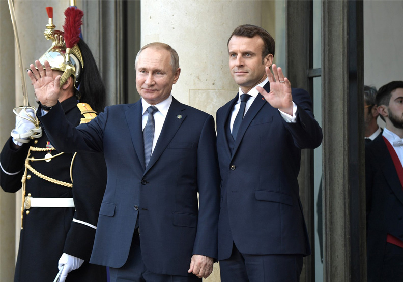 法國總統馬克宏（Emmanuel Macron）（右）。取自President of Russia官網
