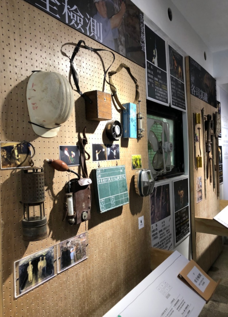猴硐礦工文史館的展品。高中生看世界筆者攝影。方格子提供。