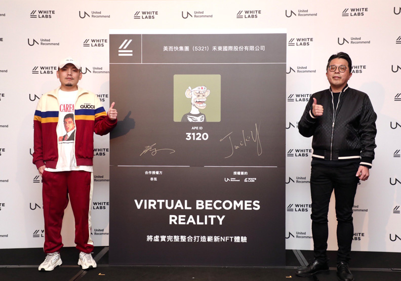 美而快總經理王志仁（右）與第一位授權合作者玖壹壹春風（左）雙方簽約。張智傑攝