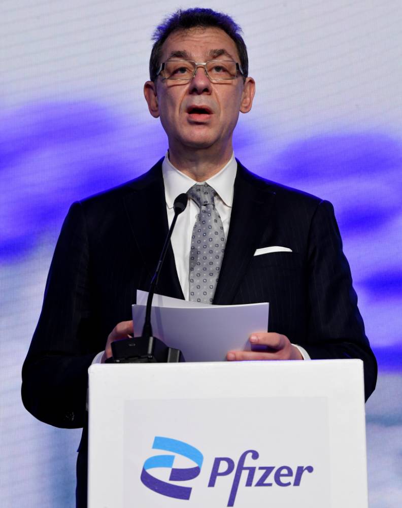 美國輝瑞執行長博爾拉將疫苗研發視為「登月任務」,展現堅強意志,贏得世人肯定。達志影像