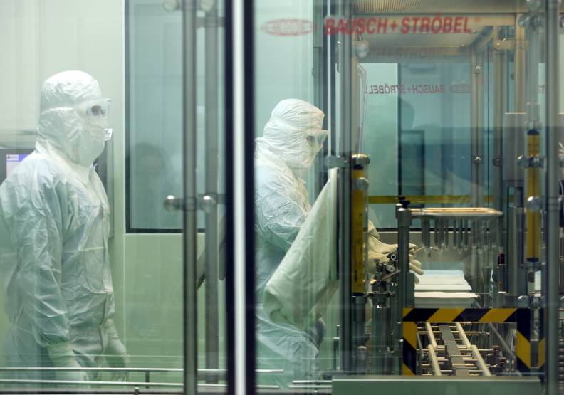 台灣有扎實的基礎建設、豐沛的生醫人才， 「疫苗台積電」並非遙不可及。 張智傑攝