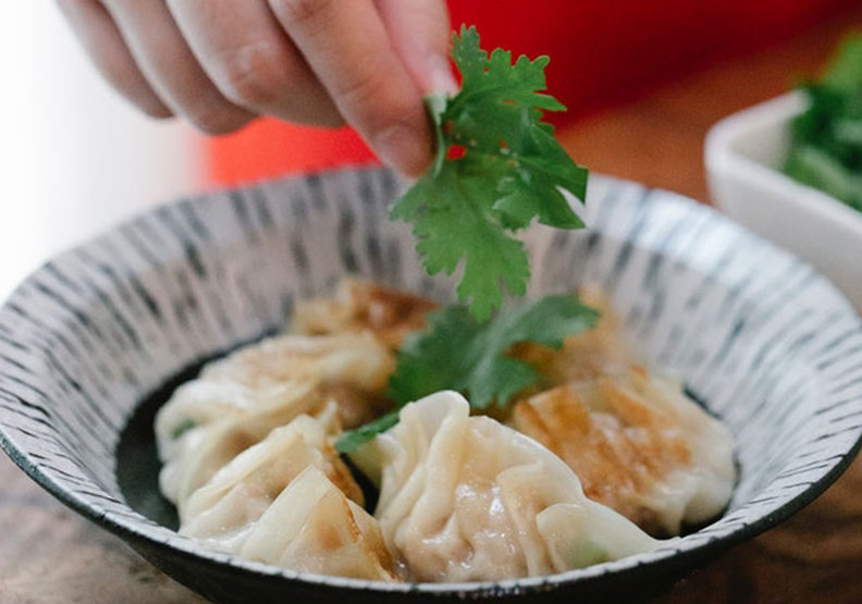 你也不愛吃香菜嗎？營養師曝降膽固醇４好處，要不要再給它一次機會？