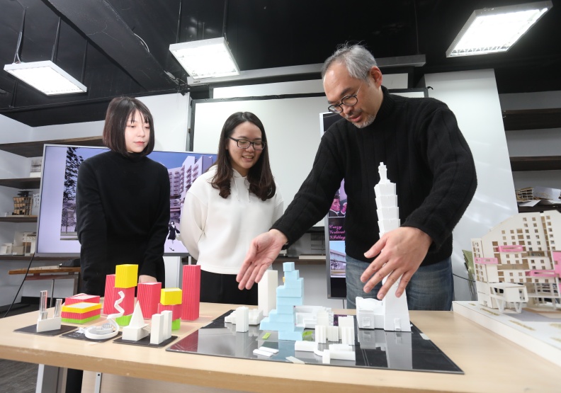 建築人才需有建築安全、性能、營造技術等專業，同時也要兼具美學。圖為台灣科技大學，蘇義傑攝