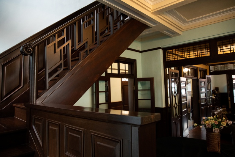 新竹北埔姜阿新洋樓由後人努力奔走標回洋樓,現由家族經營維護,自家人帶導覽,能更生動、更有帶入感地讓遊客身歷其境。 池孟諭攝