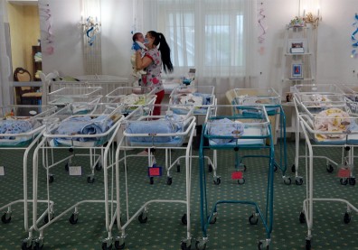 烏克蘭代孕產業意外曝光，戰火危及「歐洲子宮」