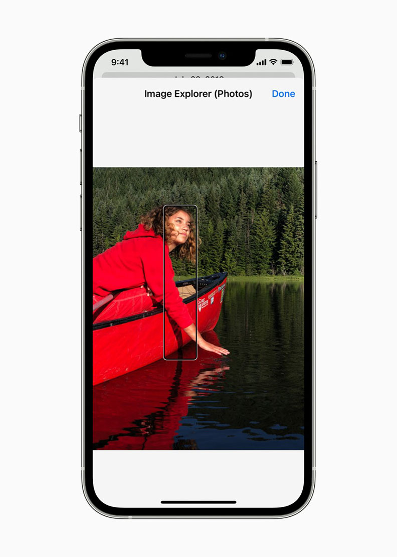 使用者可以用「旁白」功能瀏覽圖片中的人物、文字、表格數據等事物的更多細節。圖片提供/Apple