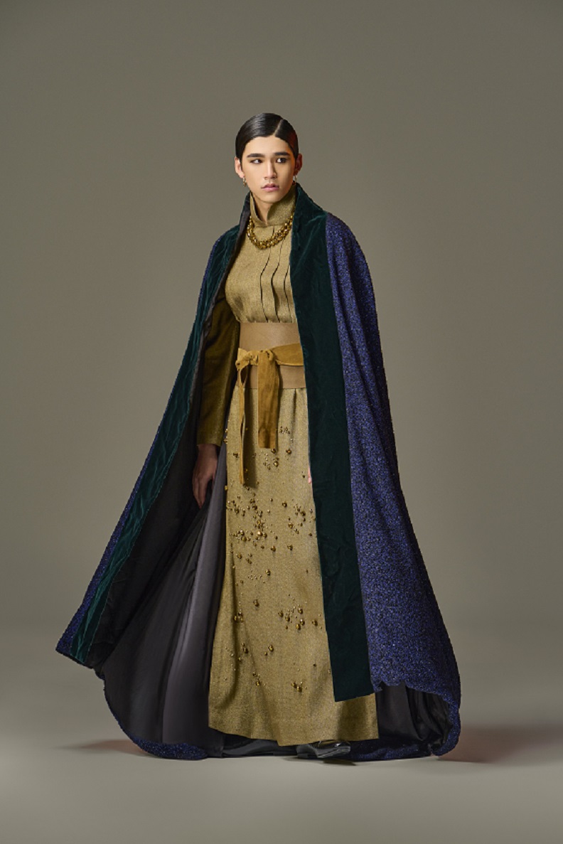 東裝時代以「壞色」為題,故宮色為主軸的色彩時尚,強勢得到2021第15屆美國IDA時尚高級訂製類金奬。新北市城鄉局提供