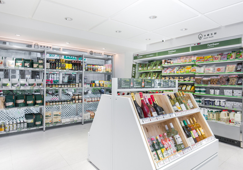 「全家」打造FamiSuper選品超市店。全家提供