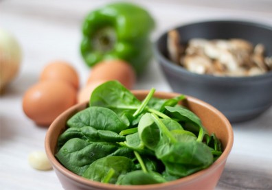 菠菜葉黃素含量比紅蘿蔔高！營養師教你護眼飲食、挑對保健食品