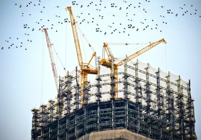鋼筋價格每噸跳漲破千元！「打房、打建商」恐淪為口號