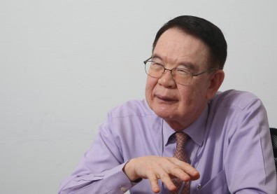 儒鴻訂單滿手，外界卻不看好，成衣廠背後藏未爆彈？