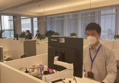 上海封城記〉金融業躺公司，製造業吃住在工廠，餐飲業：不如全面封城