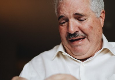 為何不幸的人，要用一生治癒童年？創傷研究專家：大腦記憶連氣味、聲音都能儲存！