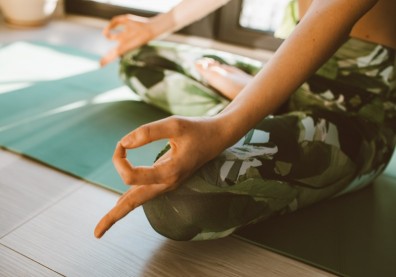 對疫情惶恐、擔憂，這些瑜珈動作幫你舒緩焦慮和緊張感！