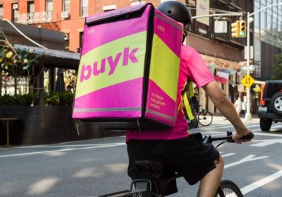 外送平台送愈快、倒愈快？激烈競爭狂燒支出成本，「一趟多送」犧牲消費者體驗